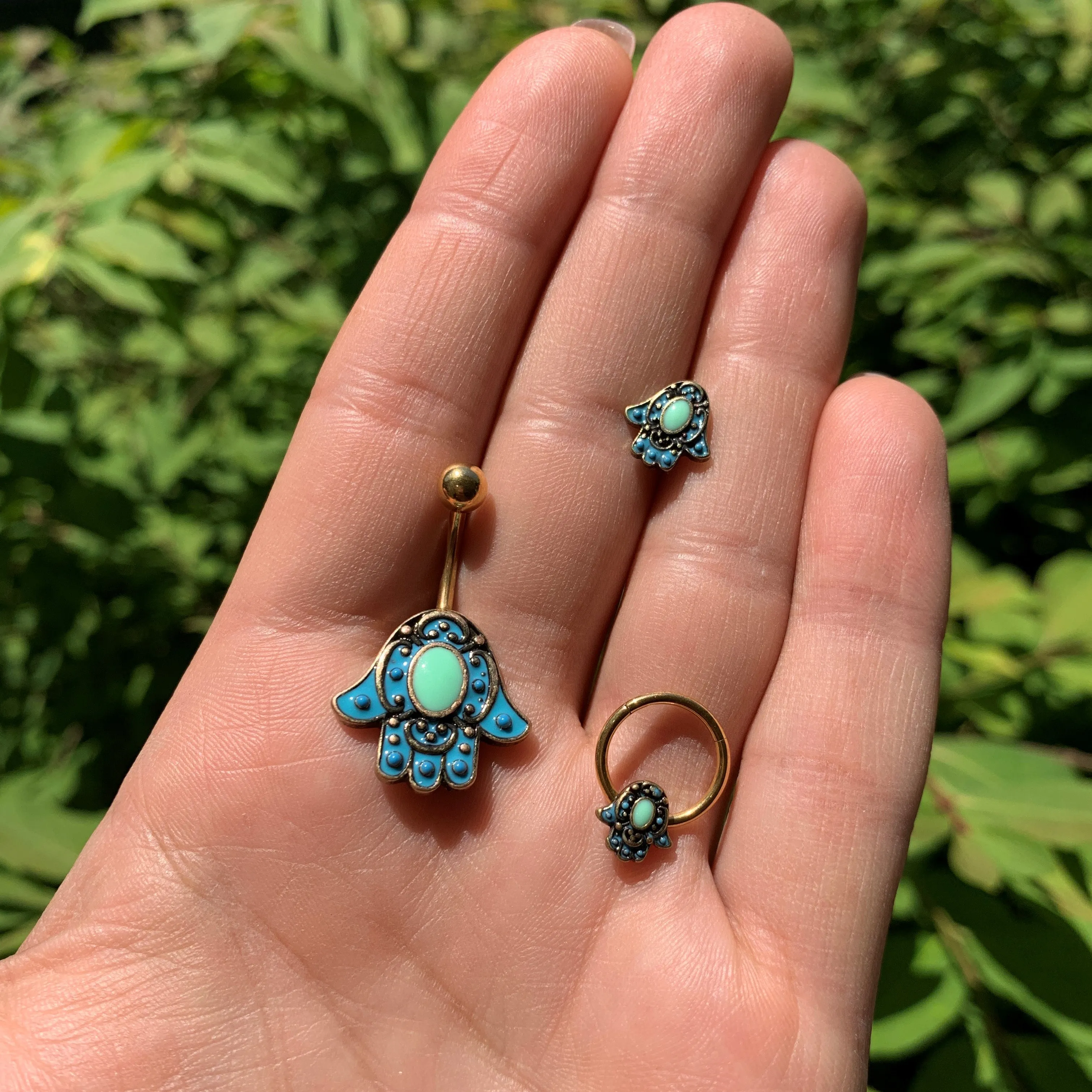 16 Gauge 3/8 Gold Tone Aqua Ornate Hamsa Hand Septum Ring