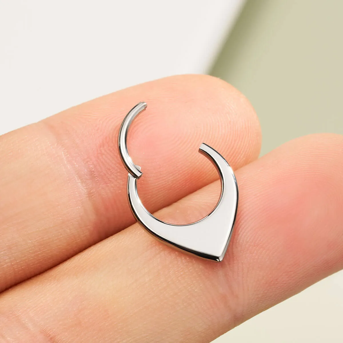 16G Thick V Shaped Waterdrop Hinged Segment Septum Ring