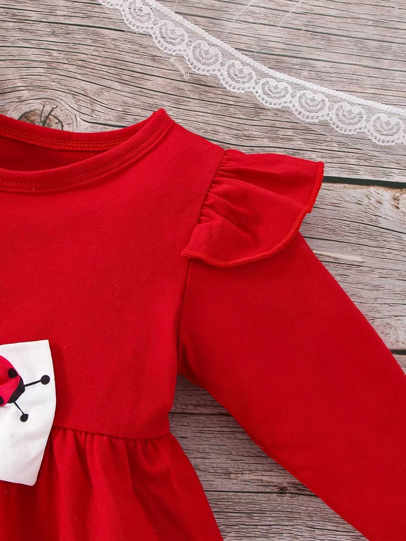 2pcs Baby Girls Flying Sleeve Top and Cartoon Ladybug Print Pant Set