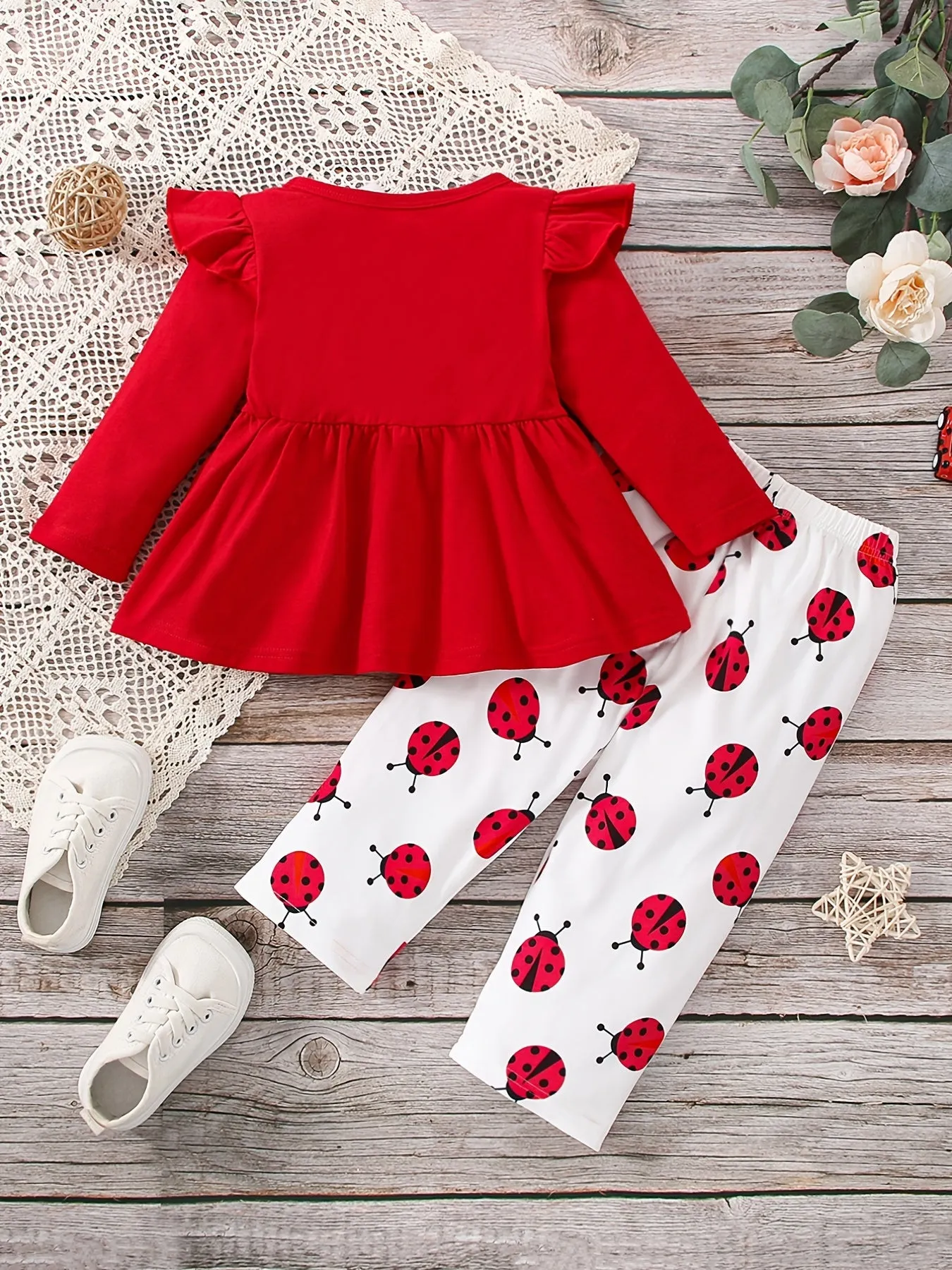 2pcs Baby Girls Flying Sleeve Top and Cartoon Ladybug Print Pant Set