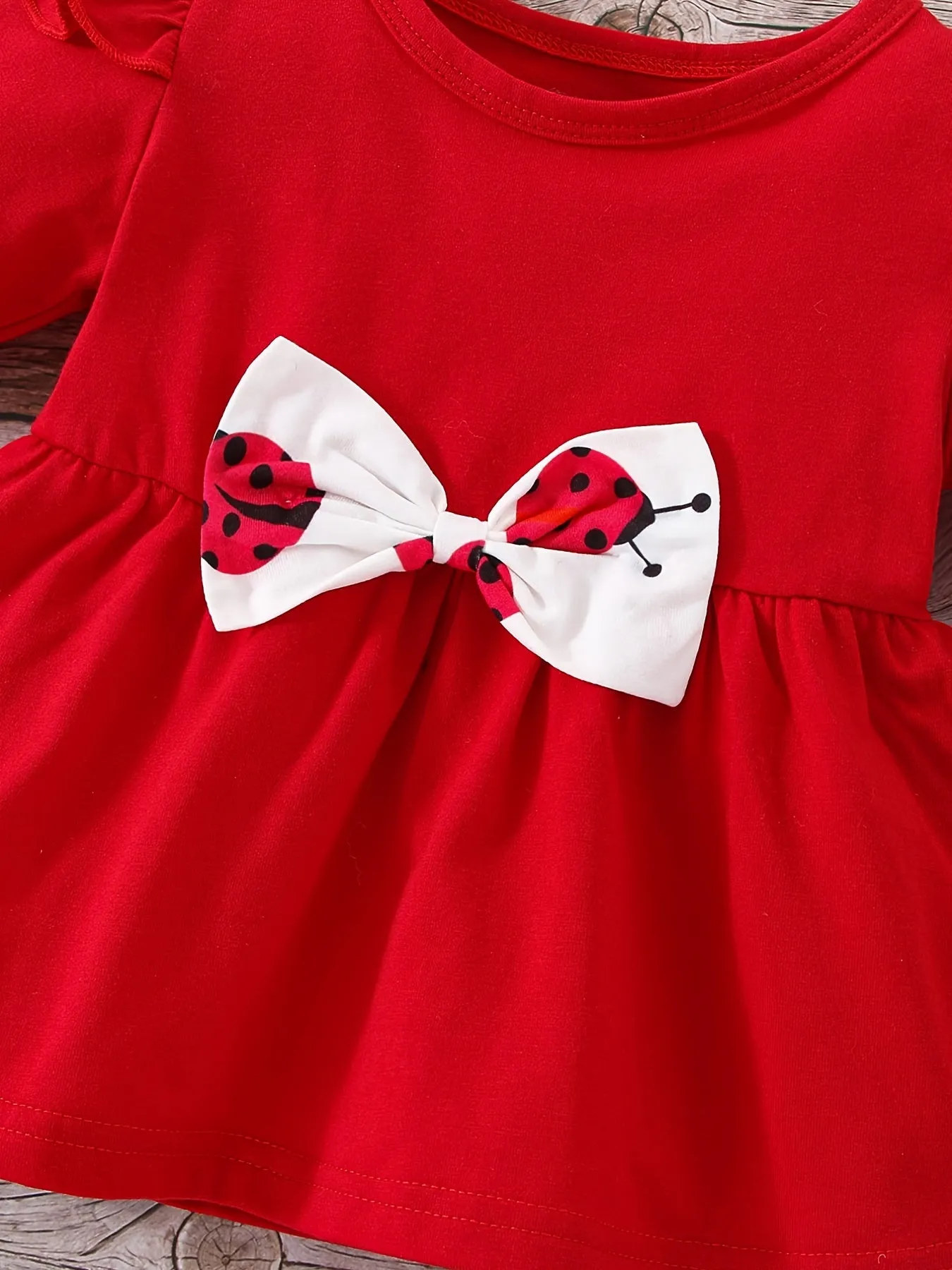 2pcs Baby Girls Flying Sleeve Top and Cartoon Ladybug Print Pant Set