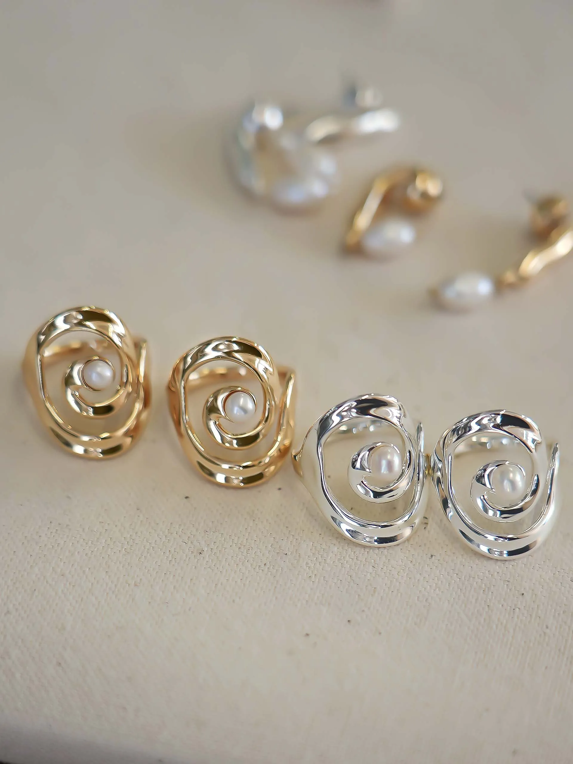 Aura Swirl Ring