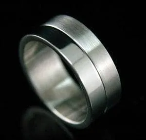Brush and Polish Design Men's Wedding Band