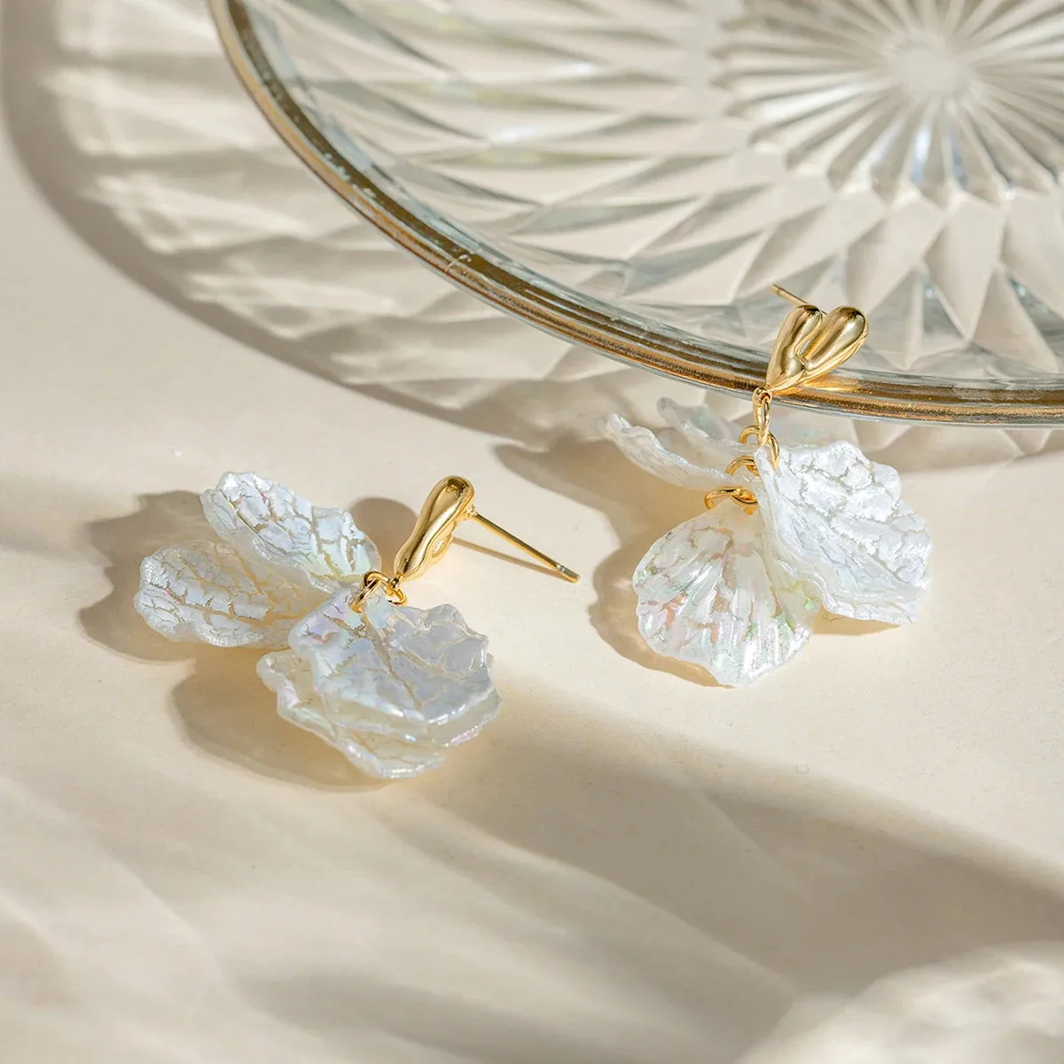 Chic Geometric Love Heart Magic Color Shell Petal Earrings