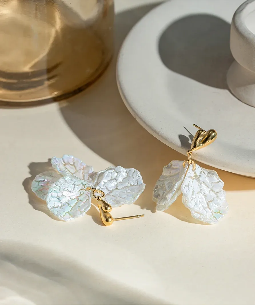Chic Geometric Love Heart Magic Color Shell Petal Earrings