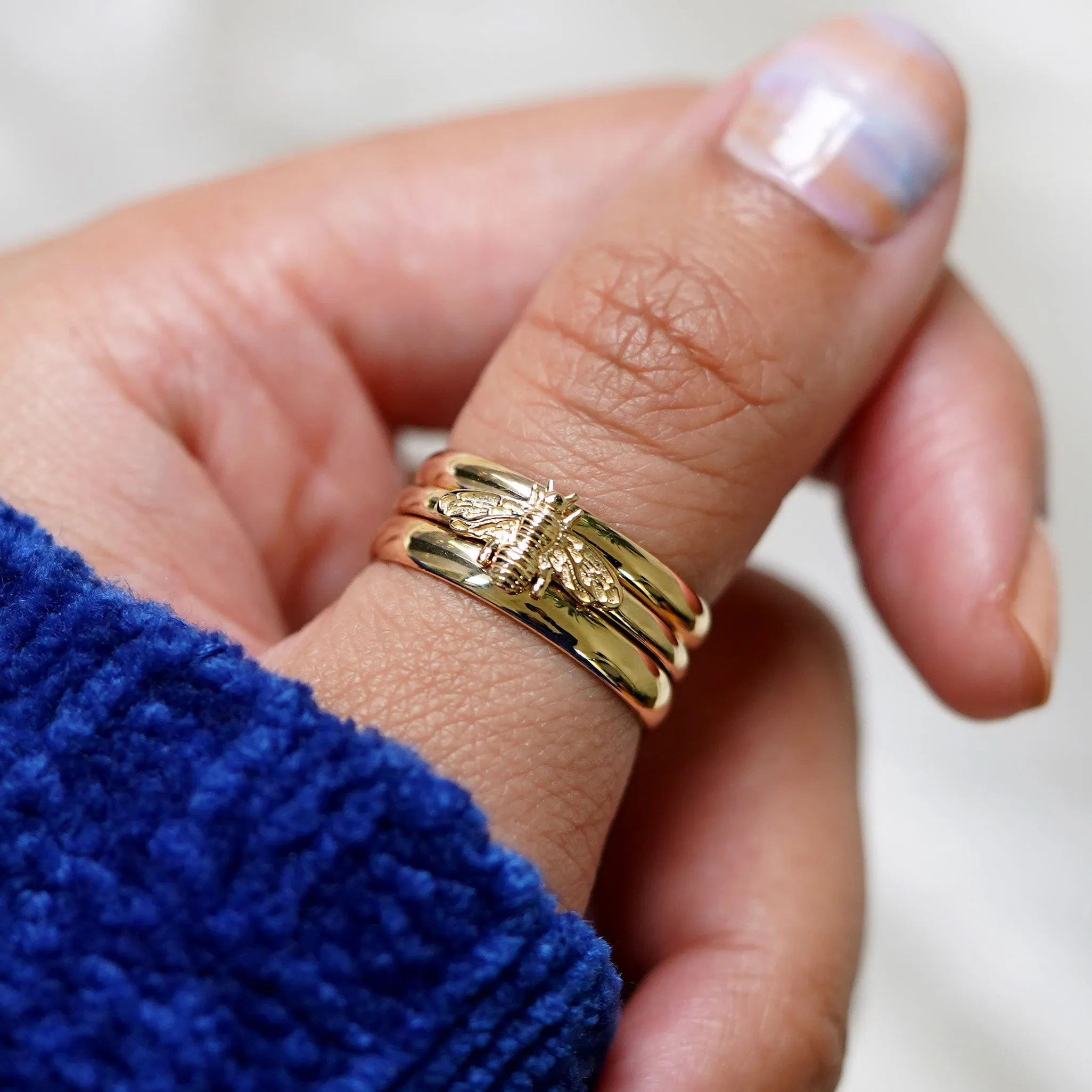 Curvy Bee Ring