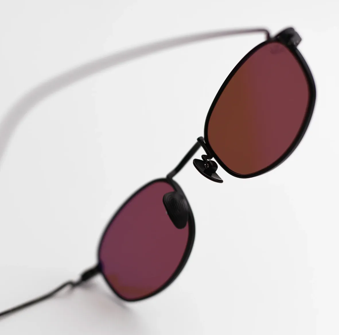 ICON-Matte Black / Burgundy