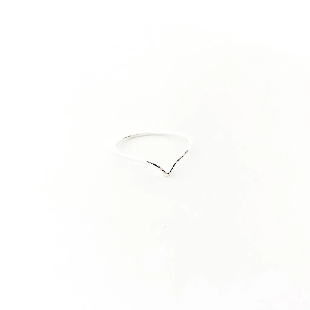 Lyla Small V-Shape Ring | Silver