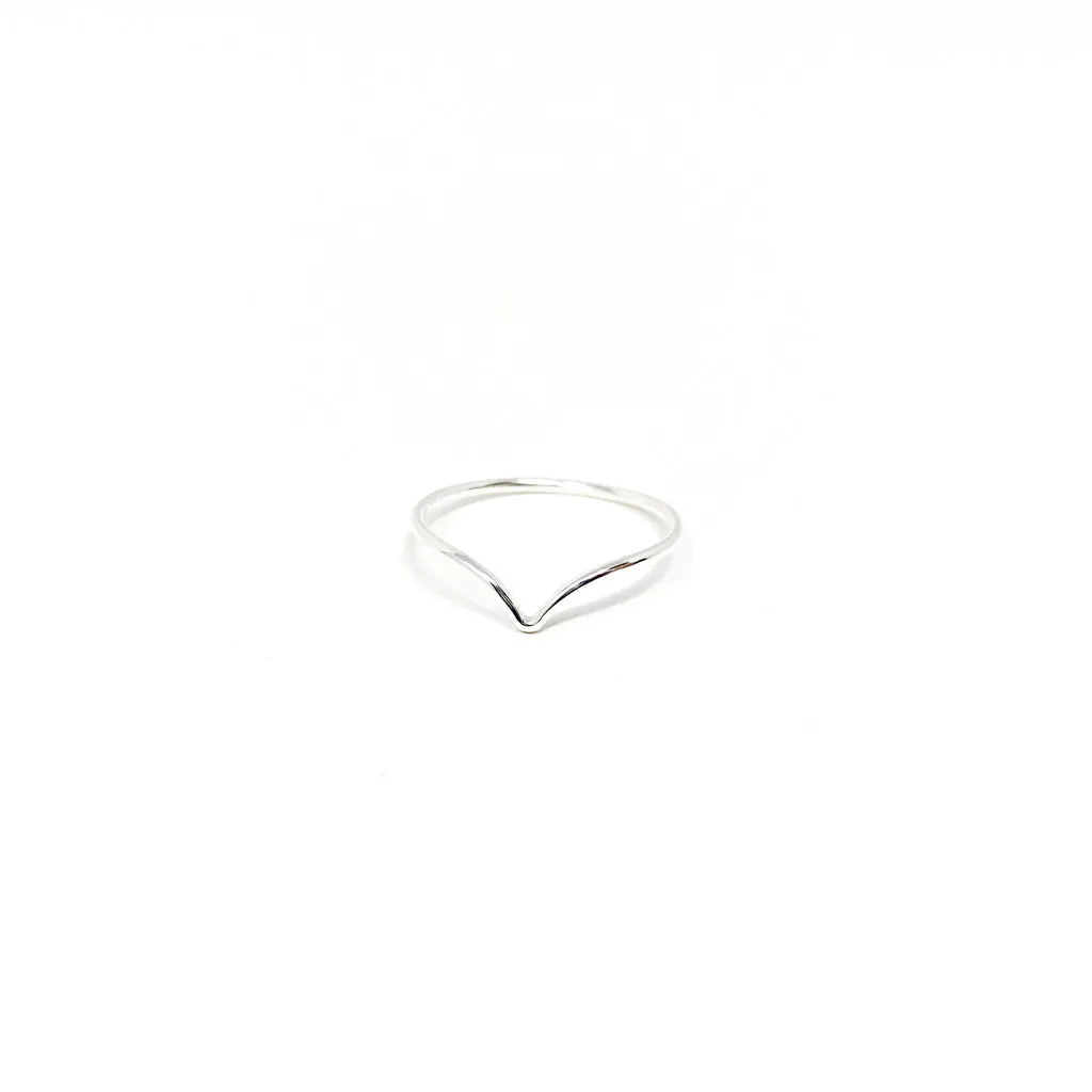 Lyla Small V-Shape Ring | Silver