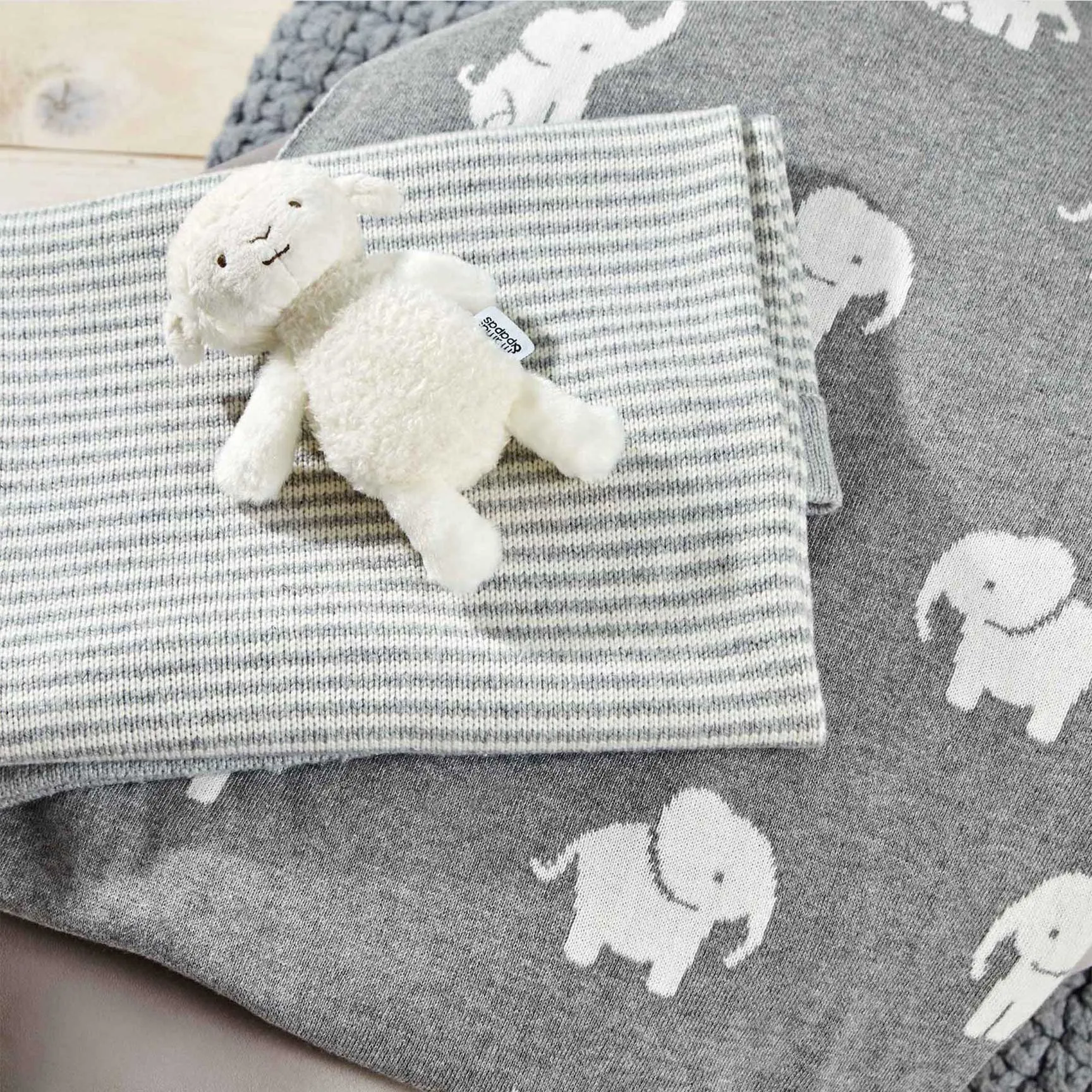 Mamas & Papas Welcome To The World Knitted Elephant Blanket in Grey