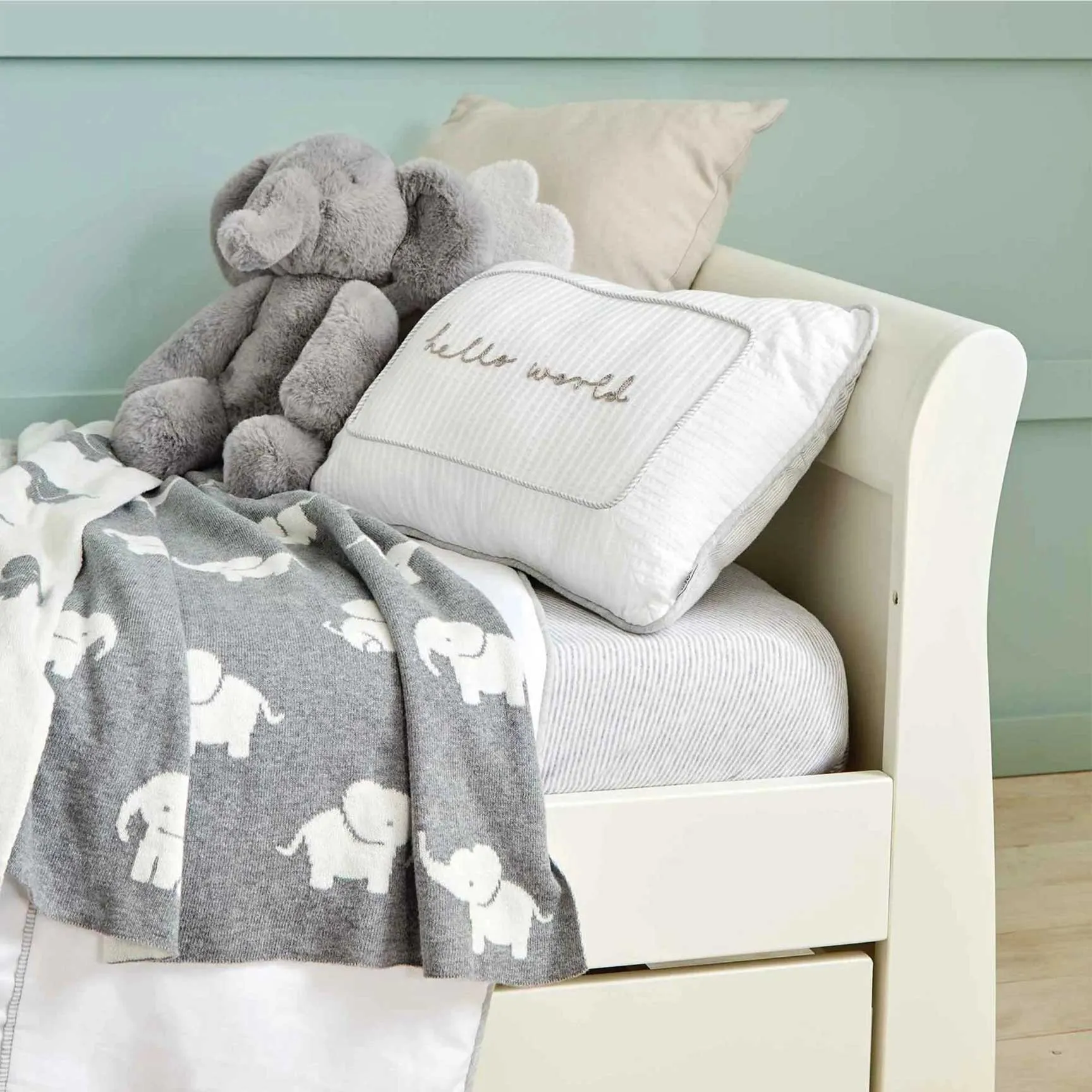 Mamas & Papas Welcome To The World Knitted Elephant Blanket in Grey