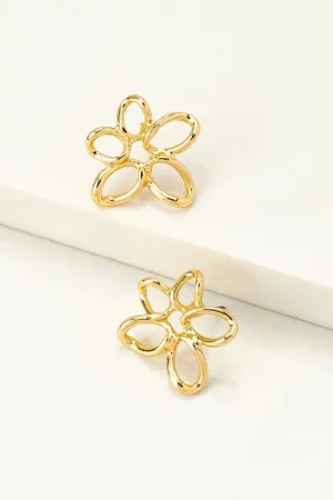 Openwork flower stud earrings