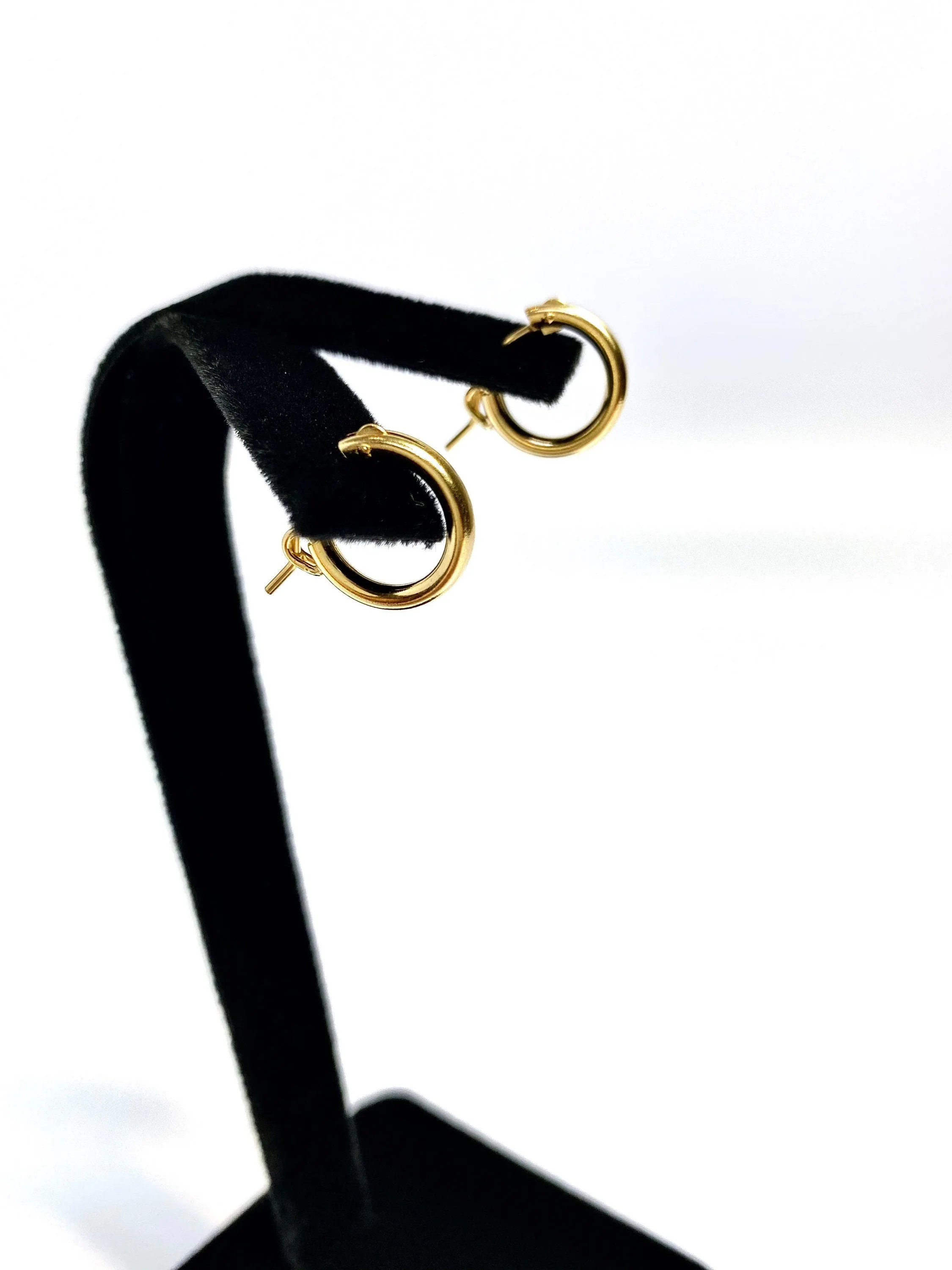 Sleek Clasp Hoop earrings, 14K gold filled(14KGF) sku 090-C-00