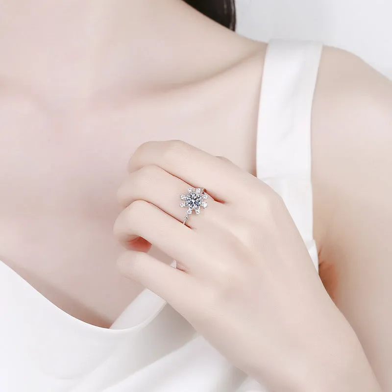 Snowflake Eight Claw Moissanite Ring