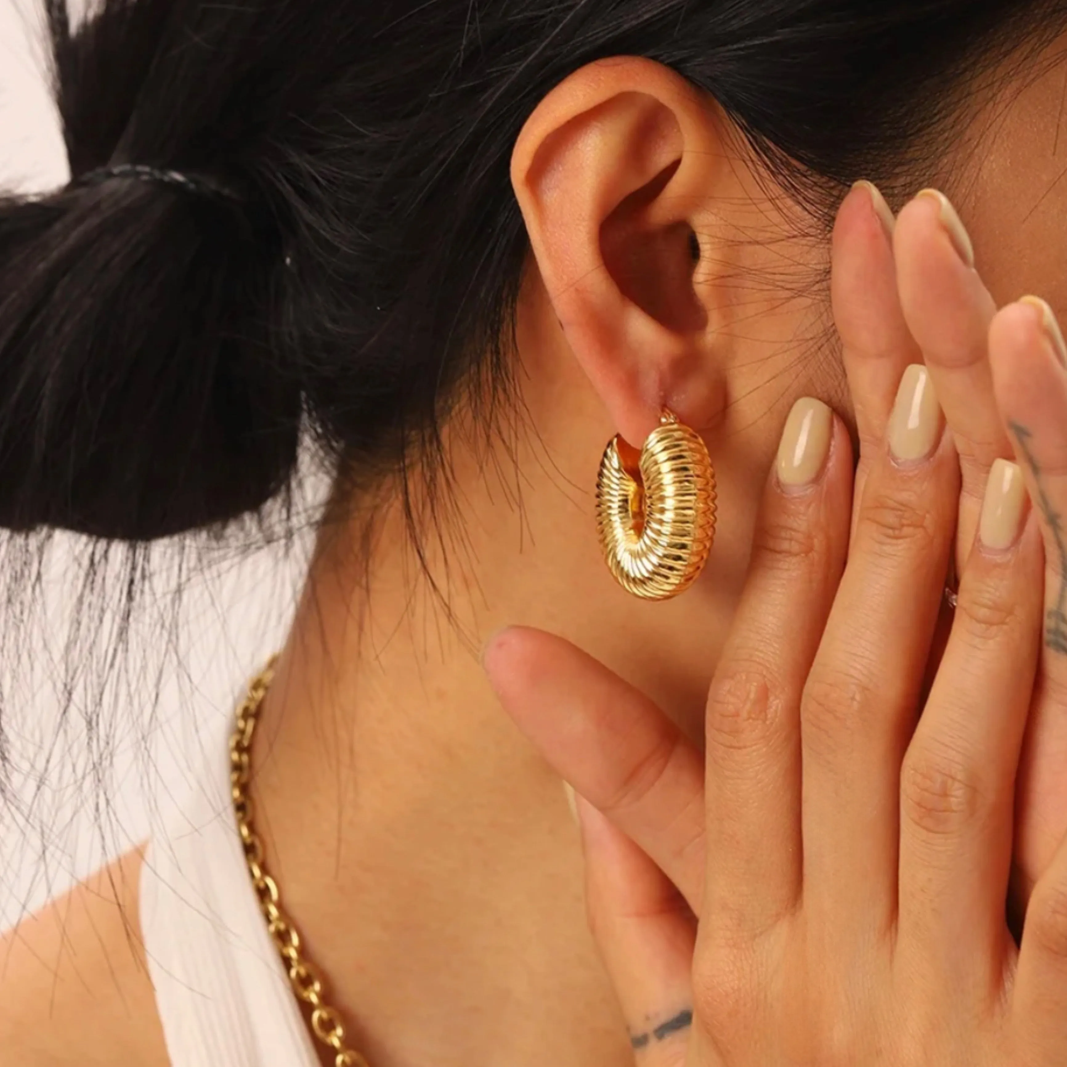 Stainless Steel Geometric Thread Circle Hoop Earrings - 18K Gold Plated