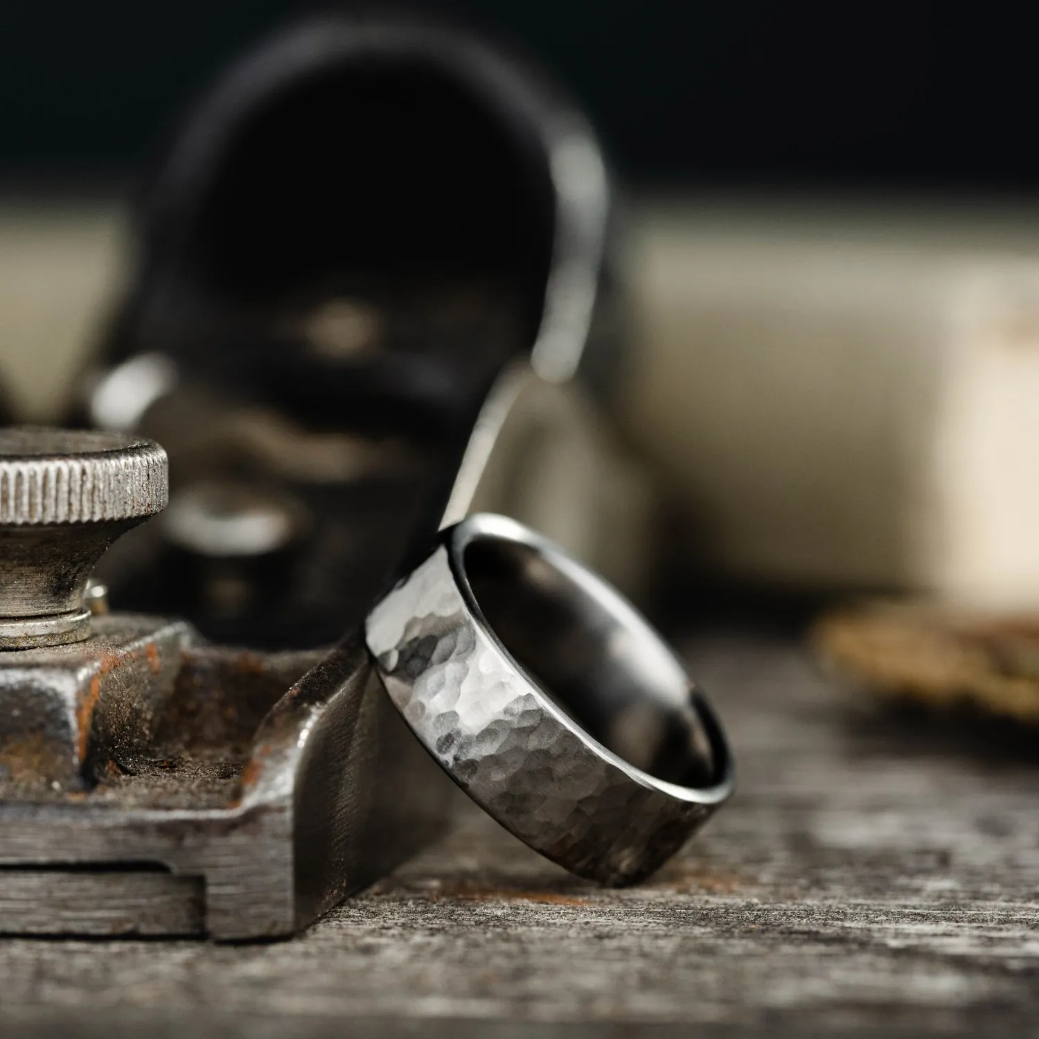 The Arche | 8mm Men's Hammered Titanium Wedding Band