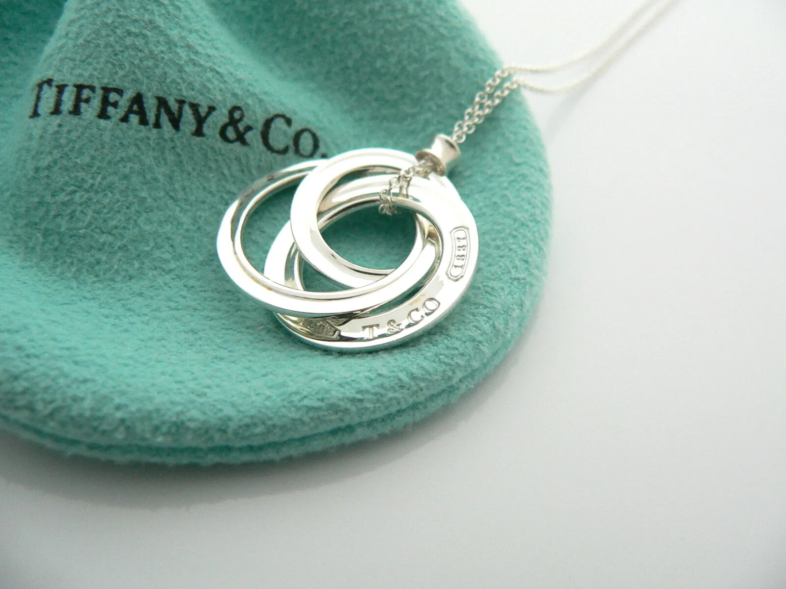 Tiffany & Co 1837 Interlocking Circles Necklace Pendant Chain Gift Pouch 17 Inch