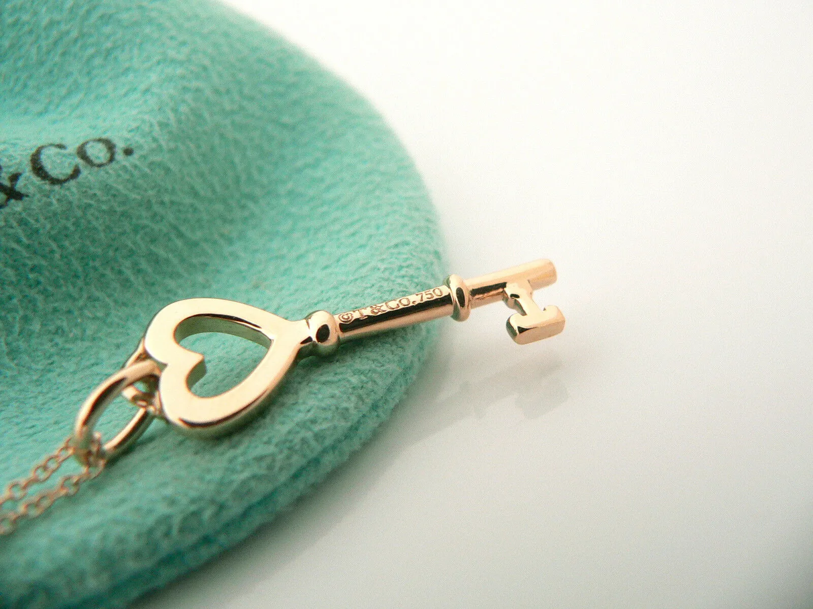 Tiffany & Co 18K Rose Gold Heart Key Necklace Pendant Chain Gift Pouch Love