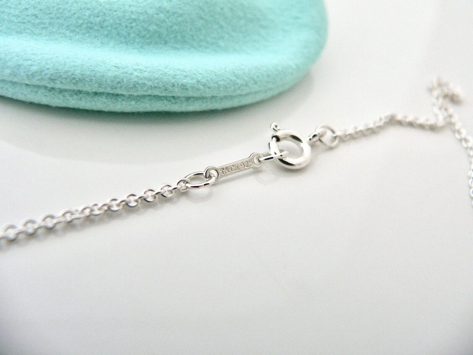 Tiffany & Co Diamond Modern Heart Dangle Necklace Pendant Charm Chain Pouch Love