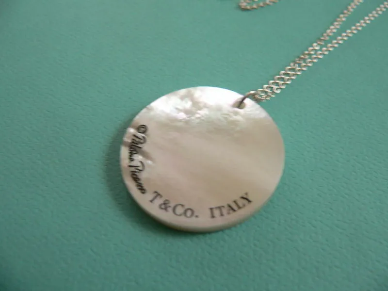 Tiffany & Co Mother of Pearl Loving Heart Necklace Pendant Gift Pouch