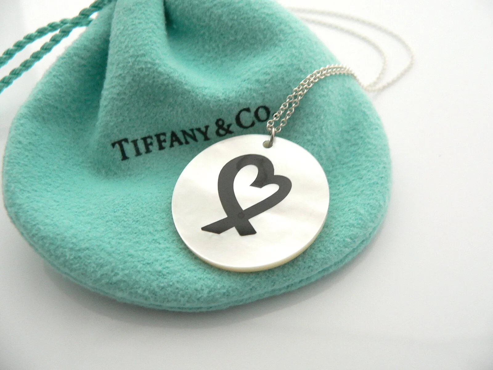 Tiffany & Co Mother of Pearl Loving Heart Necklace Pendant Gift Pouch