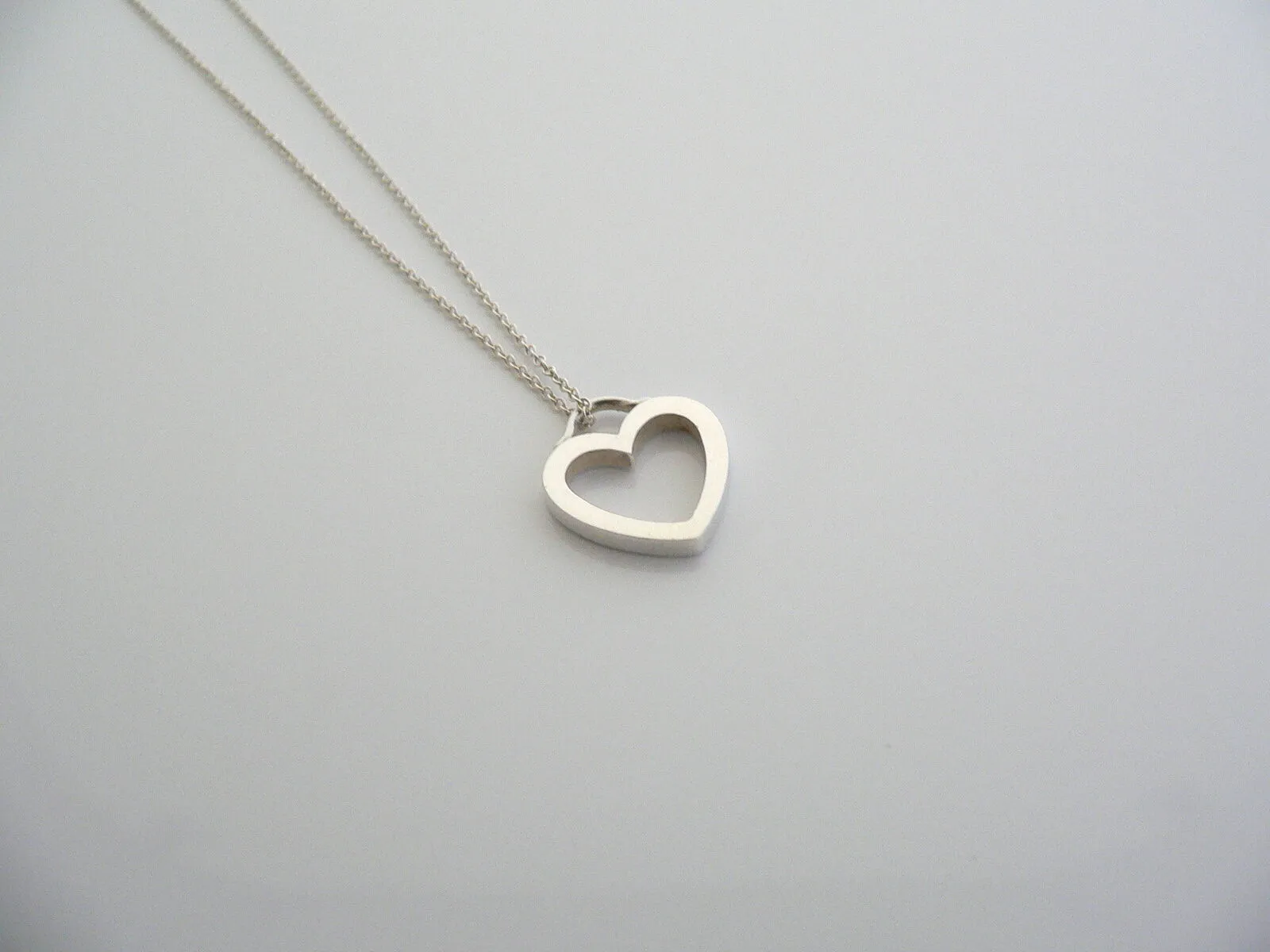 Tiffany & Co Silver Heart Necklace Pendant Charm Chain Gift Love T and Co Classy