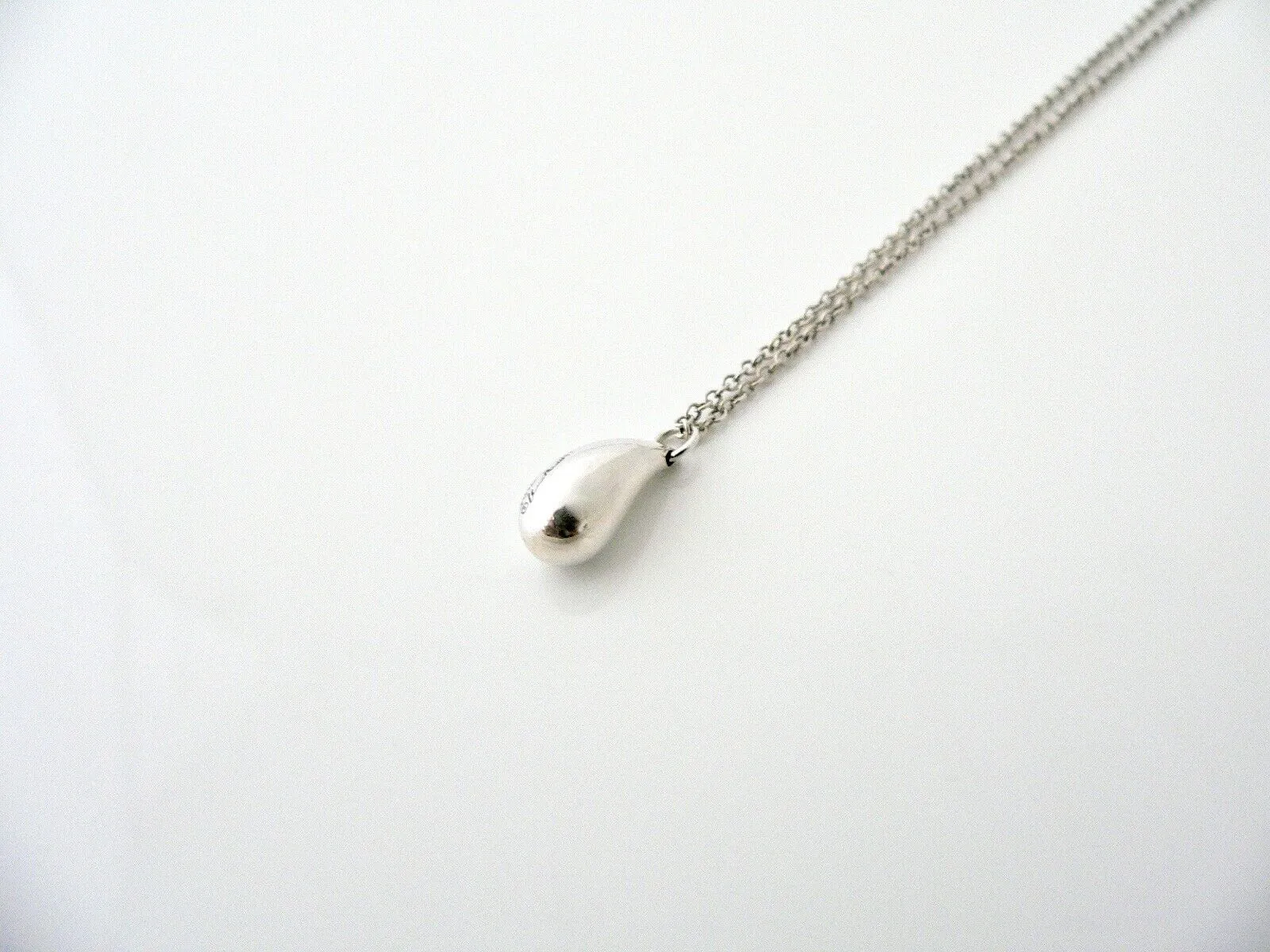 Tiffany & Co Teardrop Tear Necklace Pendant Charm Chain Gift Rare Peretti Silver