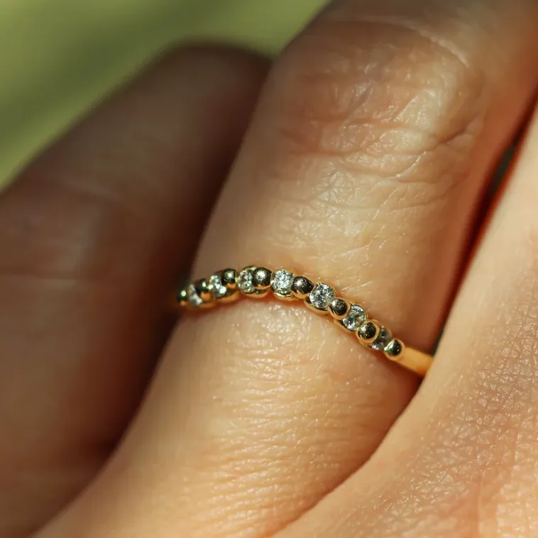 Timeless 7 Diamond Contour Band