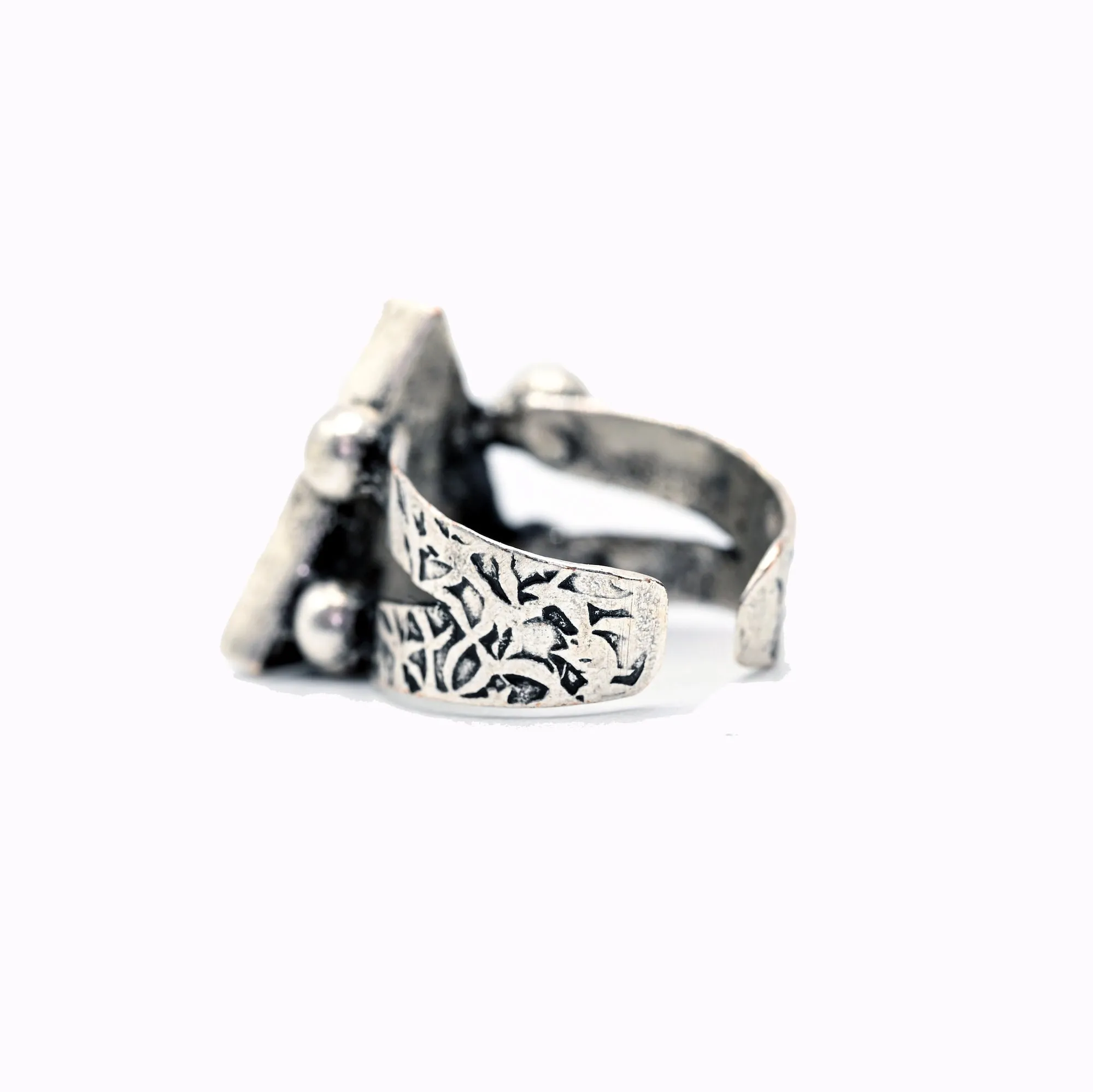 Triangle Ring - Pretty Hunter